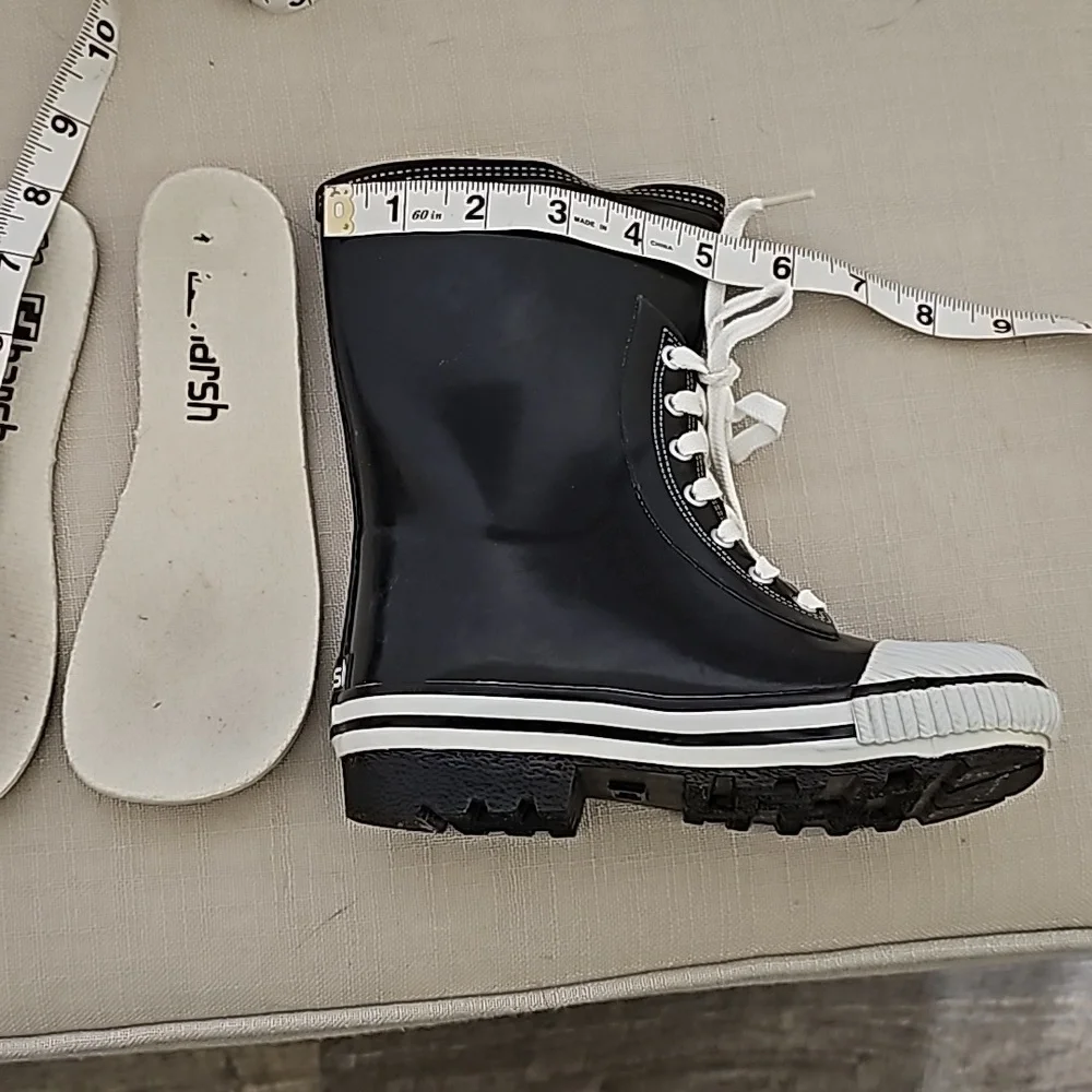Harsh skate rainboots